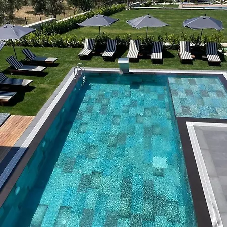 Ultra Lueks Havuzlu * Cesme