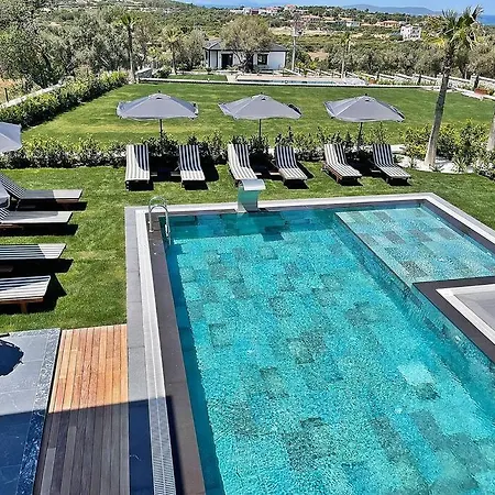 Holiday home Ultra Lueks Havuzlu *
